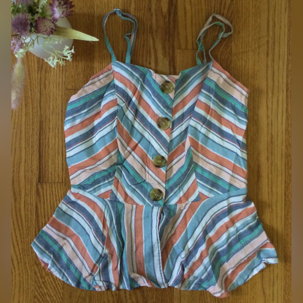 Woman’s crop top size medium
